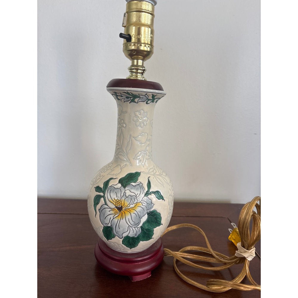 Vintage 1995 CBK Ltd‎ Floral Ceramic Table Lamp Chinoiserie Burgundy Base 12in